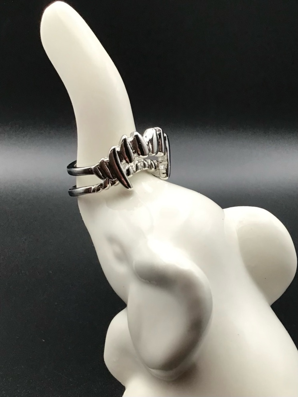 Vampire Teeth Rings - Picture 2 of 4